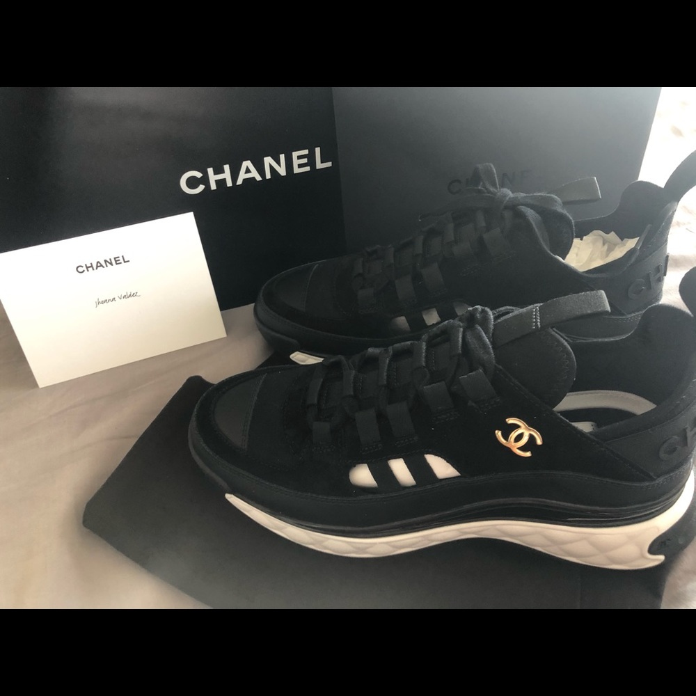 (SOLD TO A LOVELY LADY) BRAND NEW CHANEL 2020 SNEAKERS - Picture 2 of 3